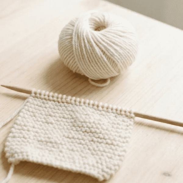 Aperçu d'un tricot avec mailles irregulieres